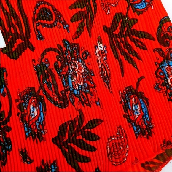 NWT MISS-GUIDED Red Paisley Flowy Chiffon High-Waisted Zip Shorts Light Breezy 2 - Picture 4 of 16